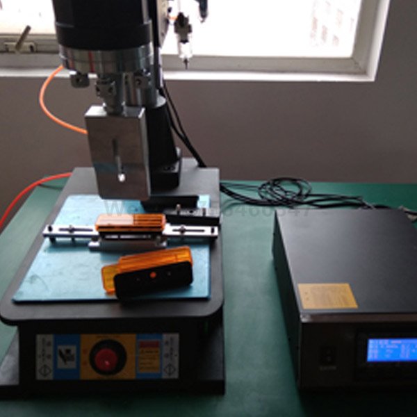 Ultrasonic welding machine for motorcycle taillight cover